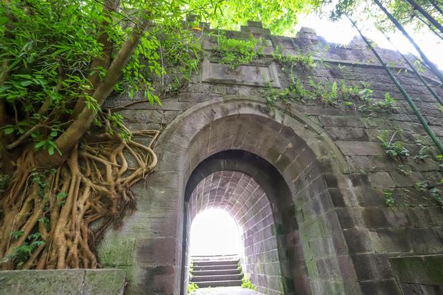 四川泸州发现一座宋代城堡,四座城门保存完好,城内美如世外桃源休闲区蓝鸢梦想 - Www.slyday.coM 四川泸州发现一座宋代城堡,四座城门保存完好,城内美如世外桃源休闲区蓝鸢梦想 - Www.slyday.coM