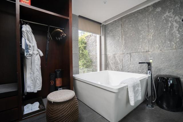 丽江铂尔曼的酒店太舒服了,泡浴缸、晒太阳,度假就应该这样休闲区蓝鸢梦想 - Www.slyday.coM 丽江铂尔曼的酒店太舒服了,泡浴缸、晒太阳,度假就应该这样休闲区蓝鸢梦想 - Www.slyday.coM