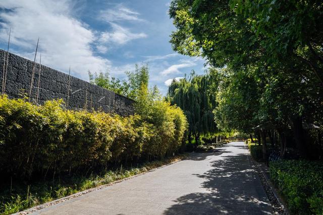 丽江铂尔曼的酒店太舒服了,泡浴缸、晒太阳,度假就应该这样休闲区蓝鸢梦想 - Www.slyday.coM 丽江铂尔曼的酒店太舒服了,泡浴缸、晒太阳,度假就应该这样休闲区蓝鸢梦想 - Www.slyday.coM