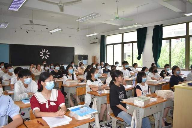 海宁市高级中学2025届高一新生正式报到休闲区蓝鸢梦想 - Www.slyday.coM 海宁市高级中学2025届高一新生正式报到休闲区蓝鸢梦想 - Www.slyday.coM