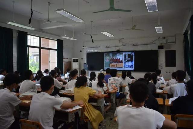 海宁市高级中学2025届高一新生正式报到休闲区蓝鸢梦想 - Www.slyday.coM 海宁市高级中学2025届高一新生正式报到休闲区蓝鸢梦想 - Www.slyday.coM