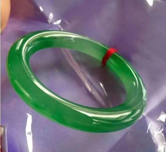 翡翠表面的蜡需要去掉吗?休闲区蓝鸢梦想 - Www.slyday.coM 翡翠表面的蜡需要去掉吗?休闲区蓝鸢梦想 - Www.slyday.coM