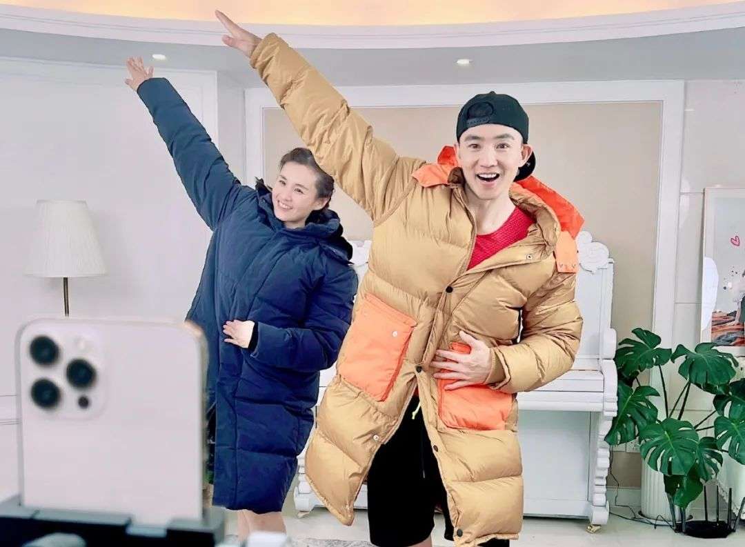 肖战老婆真不简单:打赏刘畊宏一千多万,六年前还跟肖战同台过休闲区蓝鸢梦想 - Www.slyday.coM 肖战老婆真不简单:打赏刘畊宏一千多万,六年前还跟肖战同台过休闲区蓝鸢梦想 - Www.slyday.coM