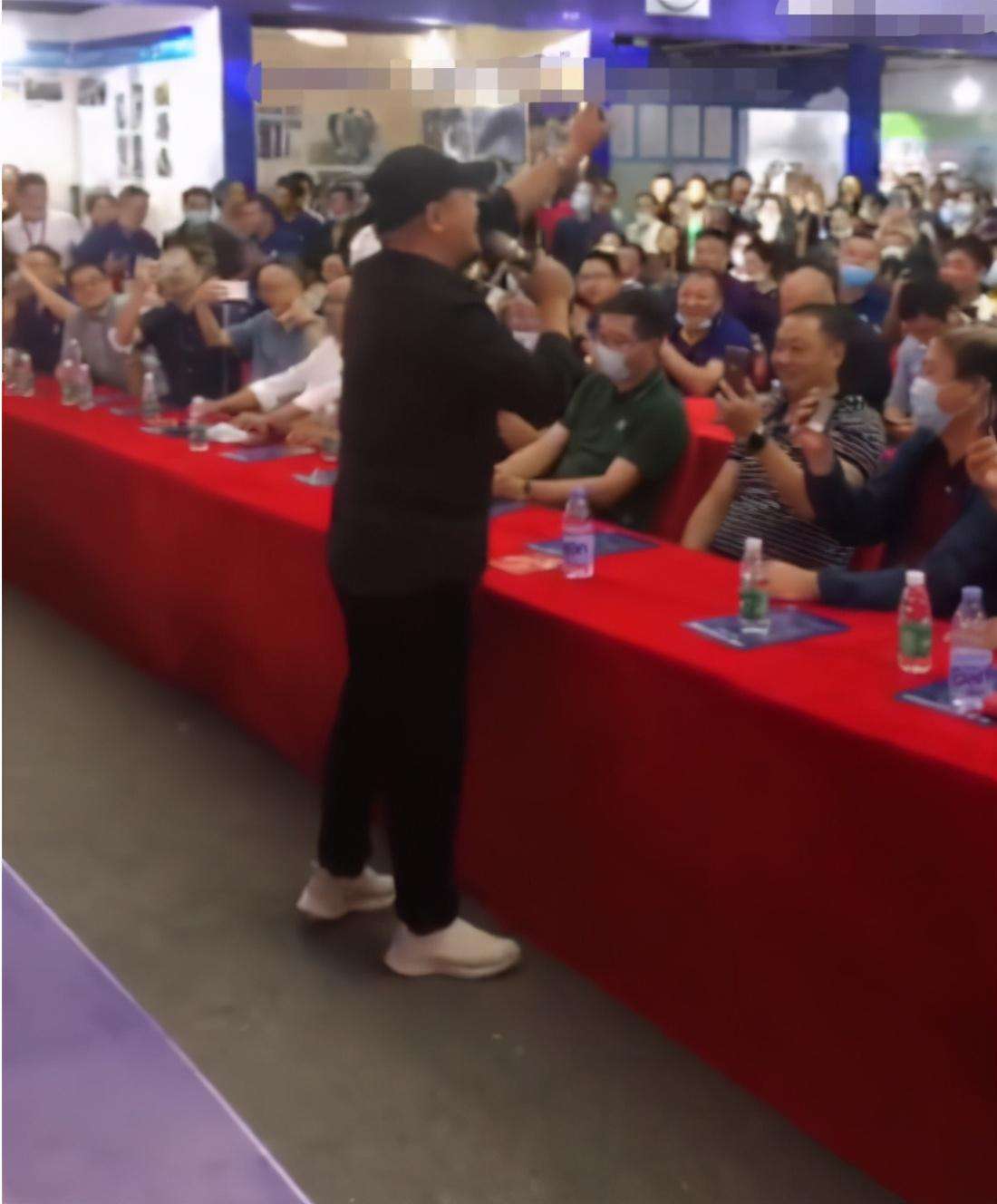 过气歌手商演很落魄?闷声发大财的他们你同情不起休闲区蓝鸢梦想 - Www.slyday.coM 过气歌手商演很落魄?闷声发大财的他们你同情不起休闲区蓝鸢梦想 - Www.slyday.coM