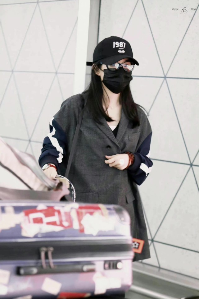 赵丽颖《与凤行》造型首曝光!罕见穿华丽风古装拍戏,少女感太绝休闲区蓝鸢梦想 - Www.slyday.coM 赵丽颖《与凤行》造型首曝光!罕见穿华丽风古装拍戏,少女感太绝休闲区蓝鸢梦想 - Www.slyday.coM