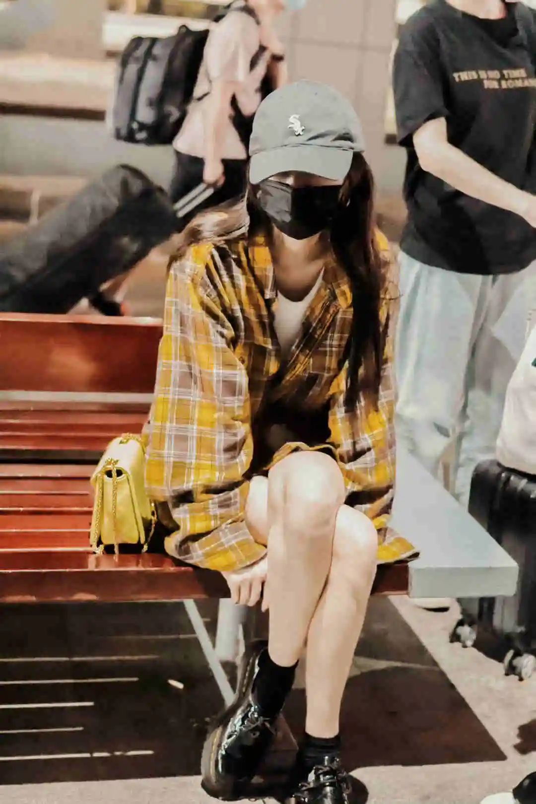 杨幂私服穿搭有多甜酷?白色背心搭配黑色短裤,给人心动的感觉休闲区蓝鸢梦想 - Www.slyday.coM 杨幂私服穿搭有多甜酷?白色背心搭配黑色短裤,给人心动的感觉休闲区蓝鸢梦想 - Www.slyday.coM