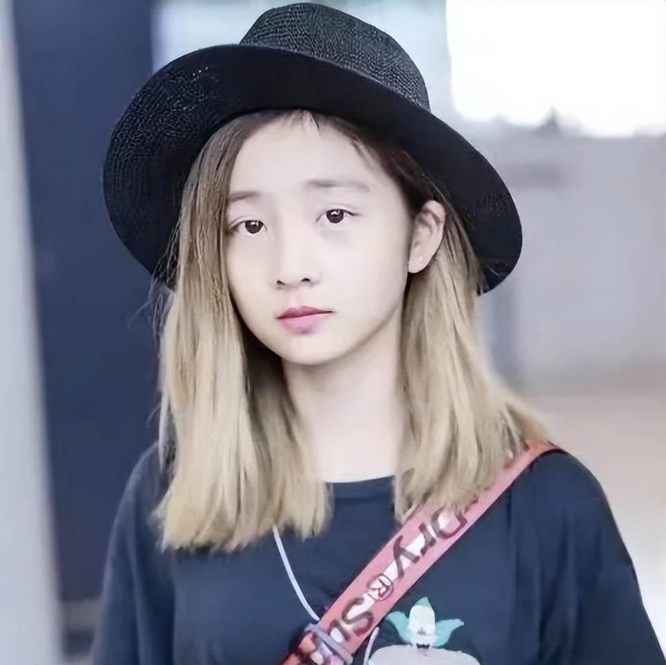 黄磊女儿因为烫头再上热搜,黄磊回应争议,封建观念不支持休闲区蓝鸢梦想 - Www.slyday.coM 黄磊女儿因为烫头再上热搜,黄磊回应争议,封建观念不支持休闲区蓝鸢梦想 - Www.slyday.coM