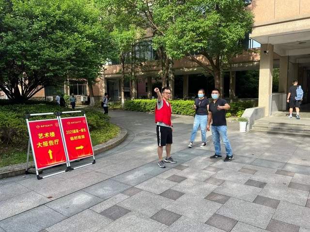 海宁市高级中学2025届高一新生正式报到休闲区蓝鸢梦想 - Www.slyday.coM 海宁市高级中学2025届高一新生正式报到休闲区蓝鸢梦想 - Www.slyday.coM