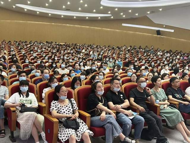 海宁市高级中学2025届高一新生正式报到休闲区蓝鸢梦想 - Www.slyday.coM 海宁市高级中学2025届高一新生正式报到休闲区蓝鸢梦想 - Www.slyday.coM