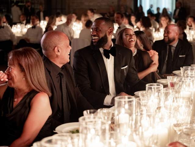 乐福大婚,詹姆斯发文祝贺,多名骑士旧将到场,独缺欧文休闲区蓝鸢梦想 - Www.slyday.coM 乐福大婚,詹姆斯发文祝贺,多名骑士旧将到场,独缺欧文休闲区蓝鸢梦想 - Www.slyday.coM