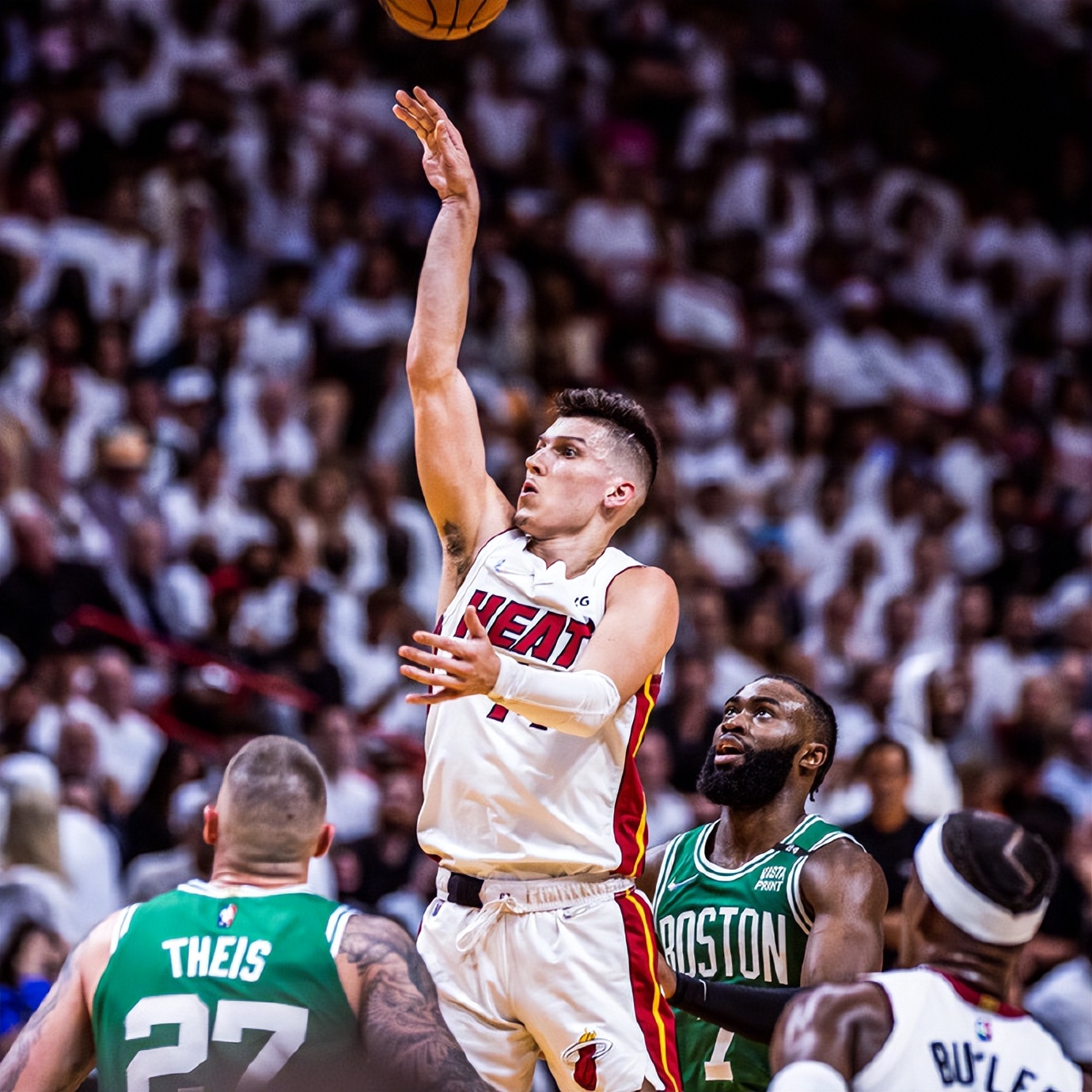 一夜13大续约动态,湖人迎来官宣,哈登一年3000万?比尔5000万!休闲区蓝鸢梦想 - Www.slyday.coM 一夜13大续约动态,湖人迎来官宣,哈登一年3000万?比尔5000万!休闲区蓝鸢梦想 - Www.slyday.coM