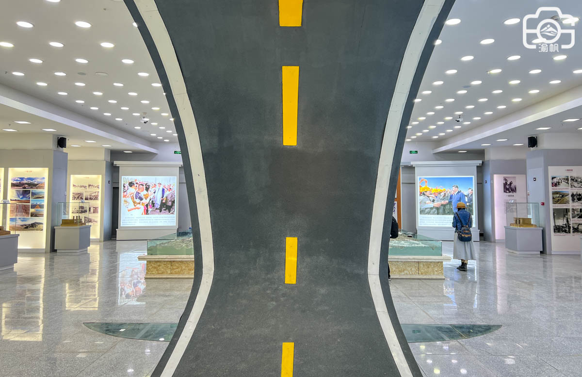 格尔木将军楼背后的故事,一个人、一条路、一座城,让人肃然起敬休闲区蓝鸢梦想 - Www.slyday.coM 格尔木将军楼背后的故事,一个人、一条路、一座城,让人肃然起敬休闲区蓝鸢梦想 - Www.slyday.coM