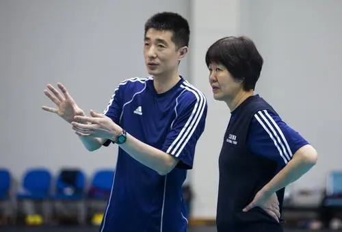 上午7点!国际排联最新官宣引发争议，中国女排球迷吐槽：想念郎导休闲区蓝鸢梦想 - Www.slyday.coM