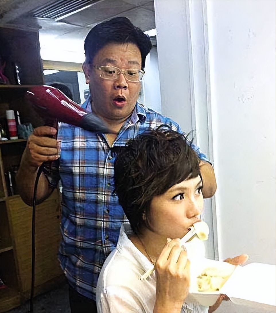 美女主持人李静雯的励志史:穷并不可怕,可怕的是自己放弃了机会休闲区蓝鸢梦想 - Www.slyday.coM 美女主持人李静雯的励志史:穷并不可怕,可怕的是自己放弃了机会休闲区蓝鸢梦想 - Www.slyday.coM