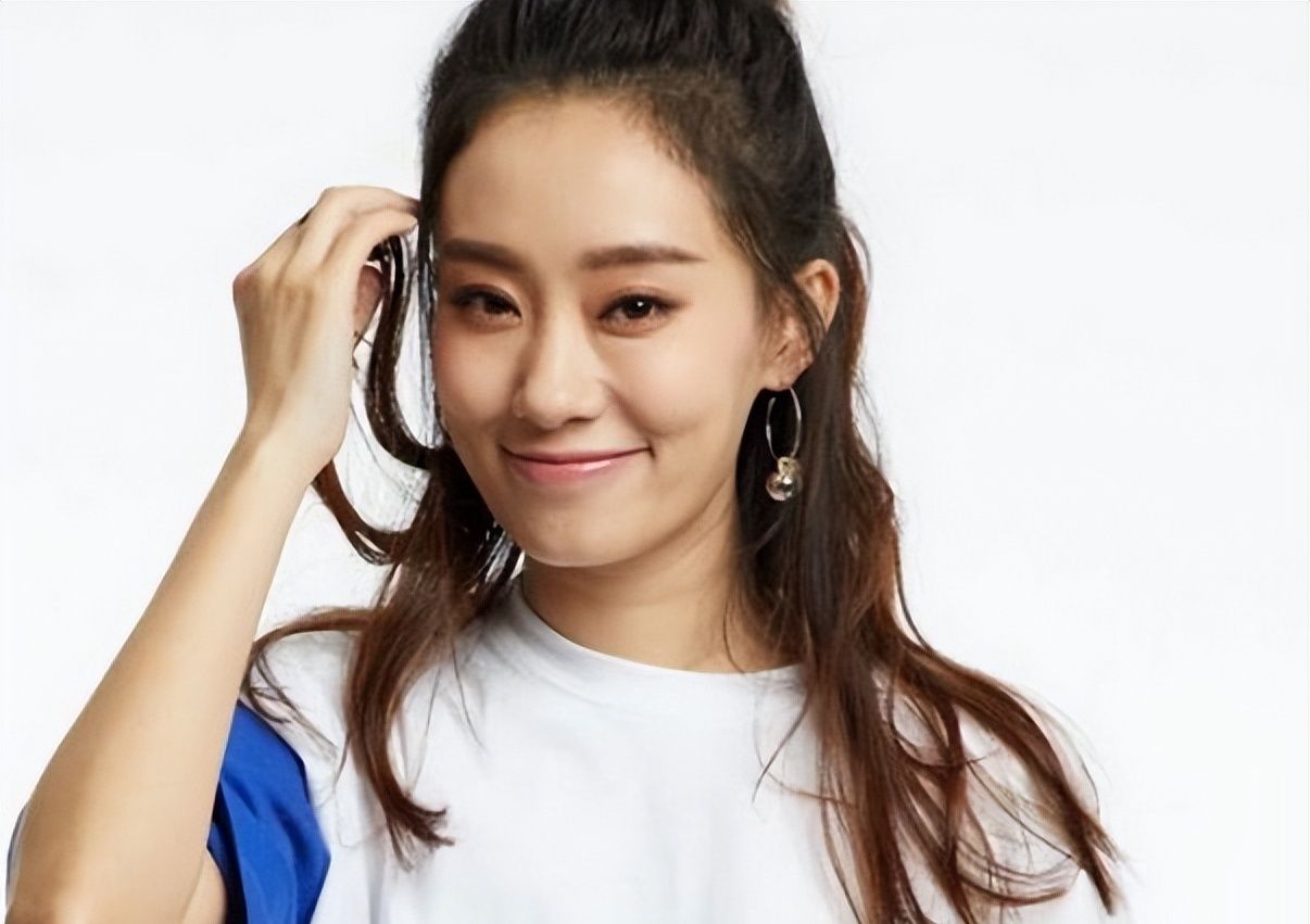 张小斐的“落魄”,是娱乐圈的“悲哀”休闲区蓝鸢梦想 - Www.slyday.coM 张小斐的“落魄”,是娱乐圈的“悲哀”休闲区蓝鸢梦想 - Www.slyday.coM