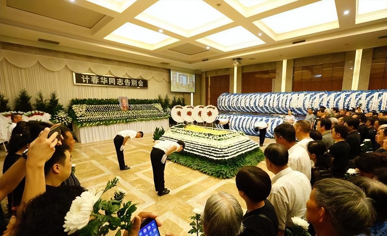 国宝级“反派”计春华:18岁因毁容当演员,他的牺牲远比你想得大休闲区蓝鸢梦想 - Www.slyday.coM 国宝级“反派”计春华:18岁因毁容当演员,他的牺牲远比你想得大休闲区蓝鸢梦想 - Www.slyday.coM