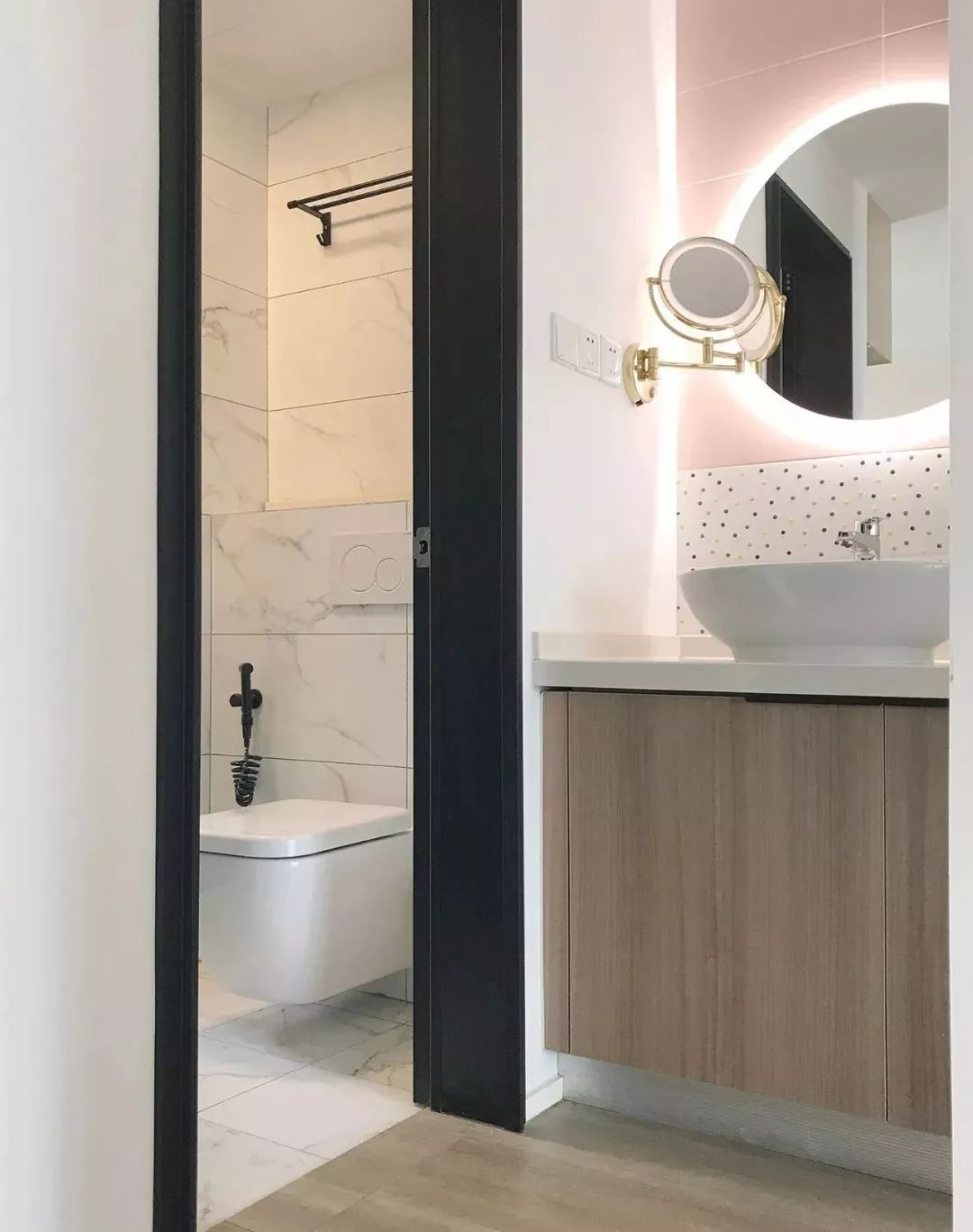 越来越多人，卫生间不选传统马桶，选择这2种设计，看着就很高级休闲区蓝鸢梦想 - Www.slyday.coM