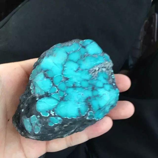 绿松石上的铁线，到底是什么物质？休闲区蓝鸢梦想 - Www.slyday.coM