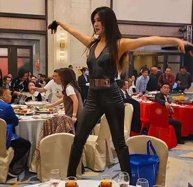 过气歌手商演很落魄?闷声发大财的他们你同情不起休闲区蓝鸢梦想 - Www.slyday.coM 过气歌手商演很落魄?闷声发大财的他们你同情不起休闲区蓝鸢梦想 - Www.slyday.coM