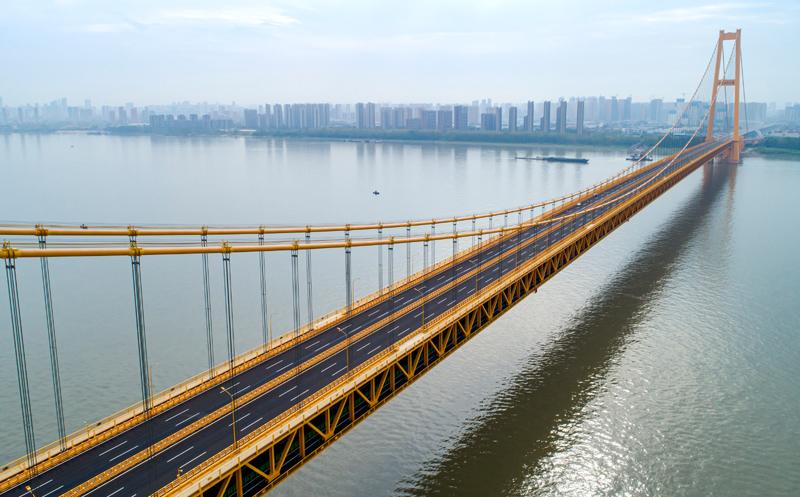 悬挂江面没有桥墩，全球跨度第二超级长江大桥，中国基建震撼世界休闲区蓝鸢梦想 - Www.slyday.coM