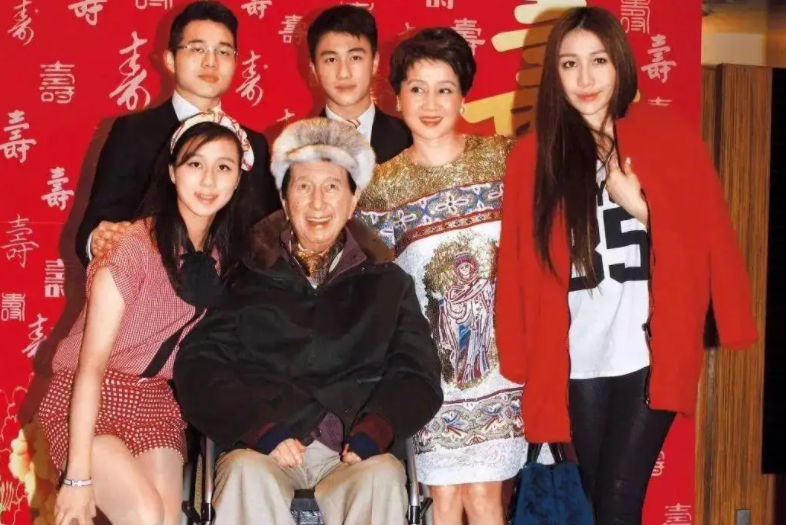 退休后获1.2亿别墅,以及66万的安家费,赌王家保姆地位有多高?休闲区蓝鸢梦想 - Www.slyday.coM 退休后获1.2亿别墅,以及66万的安家费,赌王家保姆地位有多高?休闲区蓝鸢梦想 - Www.slyday.coM