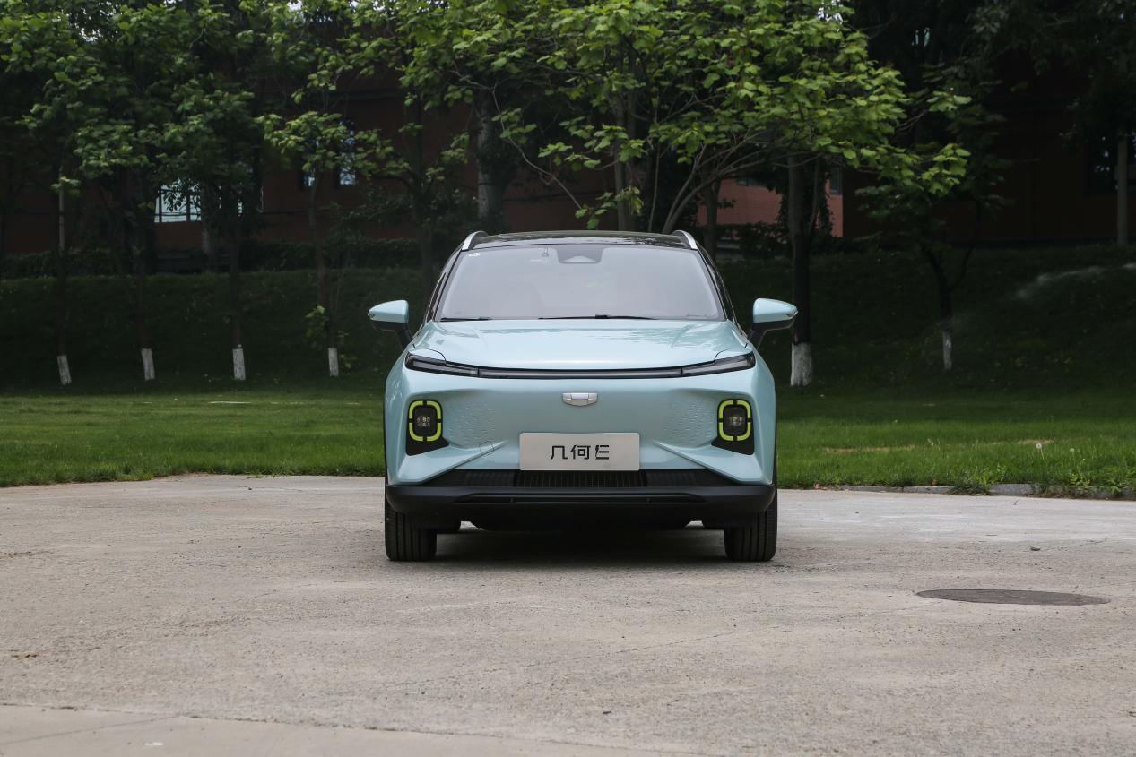 适合年轻人的第一辆纯电车 试驾吉利几何e-新浪汽车