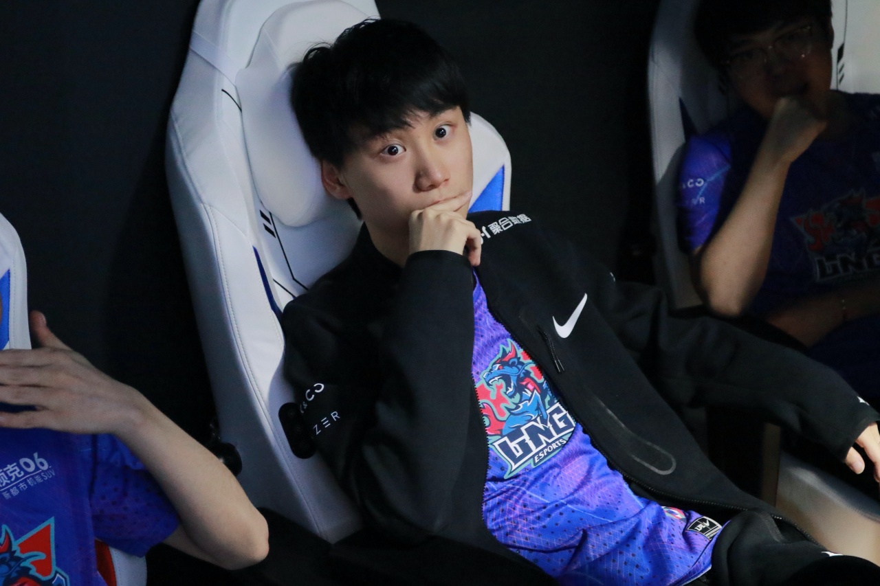 Doinb透露LPL选手直播时不能玩别的游戏会罚款,那其他赛区呢?休闲区蓝鸢梦想 - Www.slyday.coM Doinb透露LPL选手直播时不能玩别的游戏会罚款,那其他赛区呢?休闲区蓝鸢梦想 - Www.slyday.coM