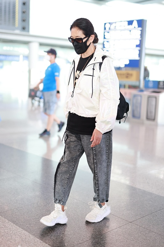 倪萍瘦下来整个人气质都变好了，穿着打扮值得奶奶们学习，很洋气休闲区蓝鸢梦想 - Www.slyday.coM