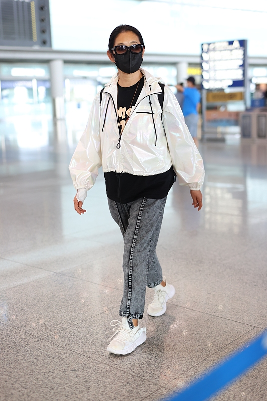 倪萍瘦下来整个人气质都变好了，穿着打扮值得奶奶们学习，很洋气休闲区蓝鸢梦想 - Www.slyday.coM