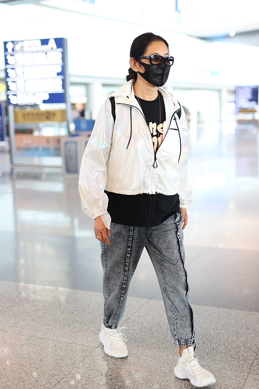 倪萍瘦下来整个人气质都变好了，穿着打扮值得奶奶们学习，很洋气休闲区蓝鸢梦想 - Www.slyday.coM