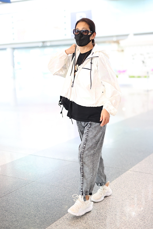 倪萍瘦下来整个人气质都变好了，穿着打扮值得奶奶们学习，很洋气休闲区蓝鸢梦想 - Www.slyday.coM