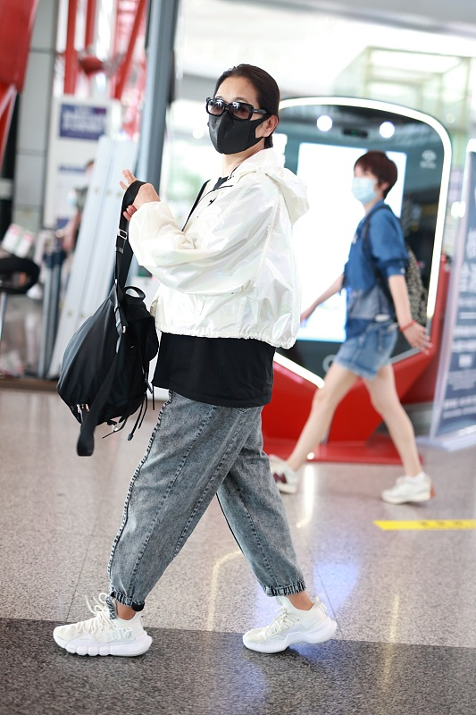 倪萍瘦下来整个人气质都变好了，穿着打扮值得奶奶们学习，很洋气休闲区蓝鸢梦想 - Www.slyday.coM