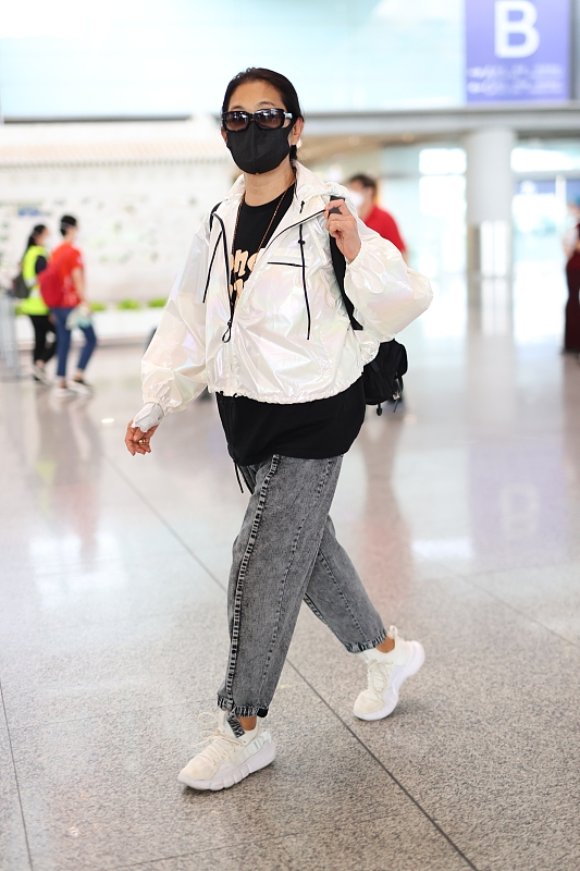 倪萍瘦下来整个人气质都变好了，穿着打扮值得奶奶们学习，很洋气休闲区蓝鸢梦想 - Www.slyday.coM