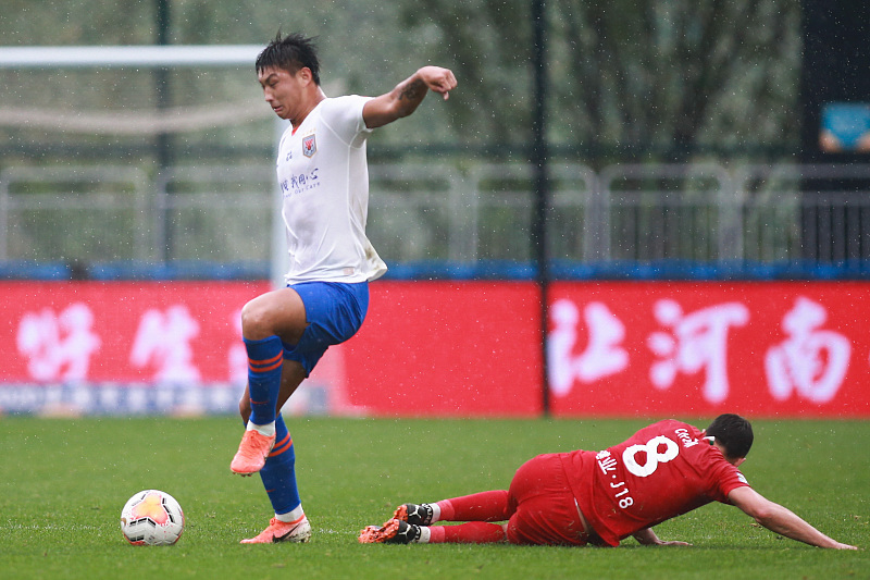 足协有多业余?泰山队球迷疑虑被大V解答!克雷桑摔杯致敬李霄鹏休闲区蓝鸢梦想 - Www.slyday.coM 足协有多业余?泰山队球迷疑虑被大V解答!克雷桑摔杯致敬李霄鹏休闲区蓝鸢梦想 - Www.slyday.coM