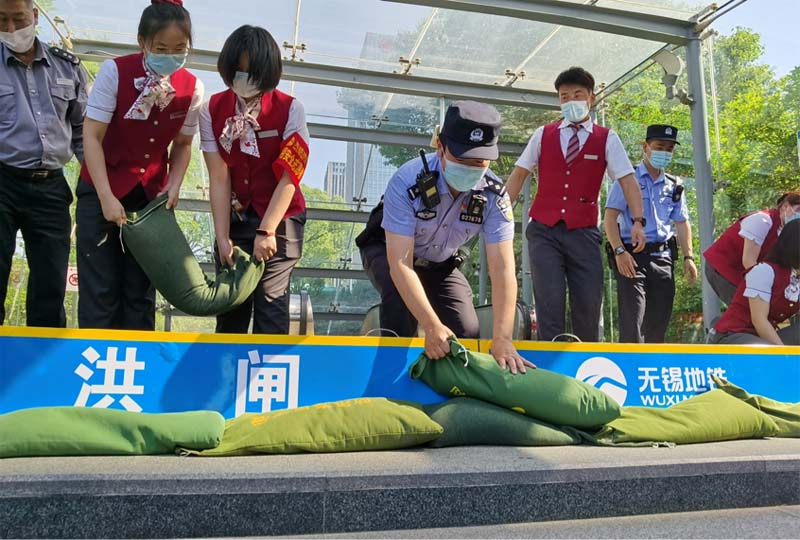 迎七一 保安全 站警同心守锡铁休闲区蓝鸢梦想 - Www.slyday.coM