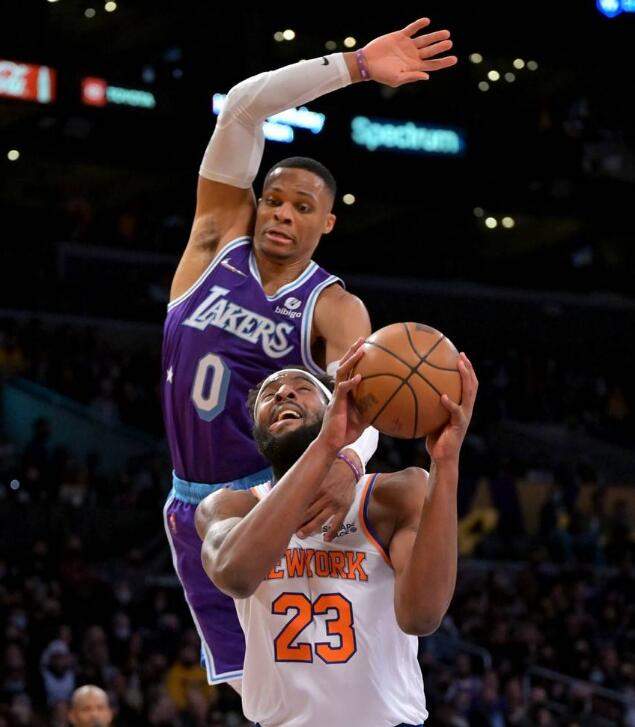 4年2.21亿!最后一年6127万!威少续约合同曝光,谁会是冤大头?休闲区蓝鸢梦想 - Www.slyday.coM 4年2.21亿!最后一年6127万!威少续约合同曝光,谁会是冤大头?休闲区蓝鸢梦想 - Www.slyday.coM