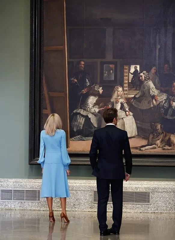 西班牙第一夫人成晚宴大赢家！穿中国红秀超模身材，还被拜登搂腰休闲区蓝鸢梦想 - Www.slyday.coM