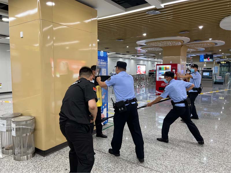 迎七一 保安全 站警同心守锡铁休闲区蓝鸢梦想 - Www.slyday.coM