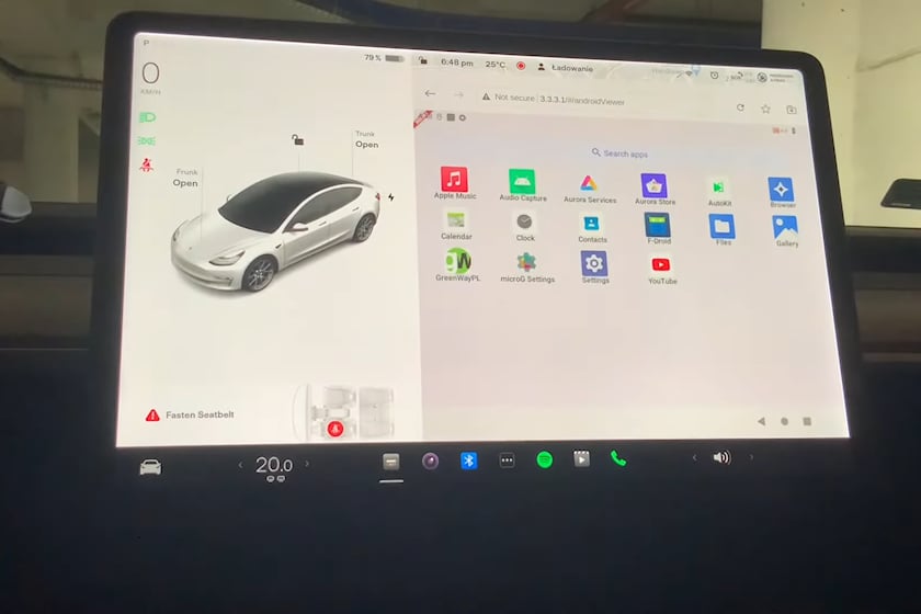 黑客在特斯拉屏幕上运行AppleCarPlay插图