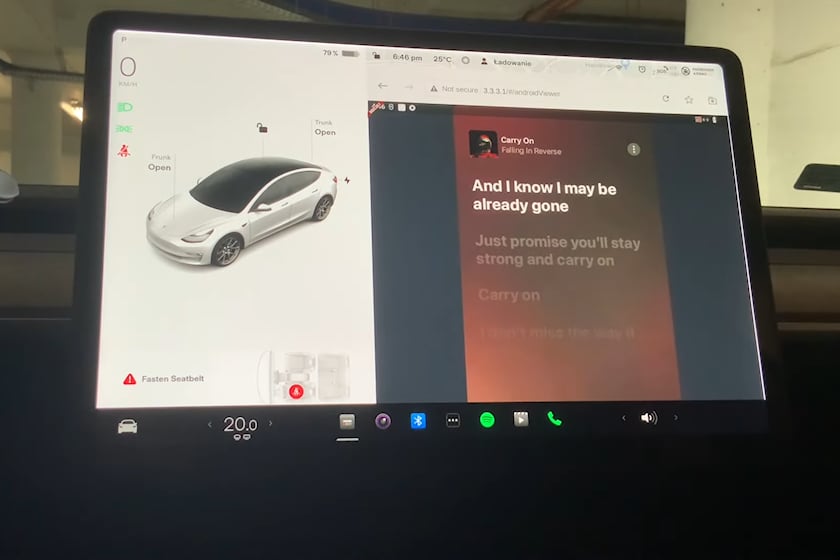 黑客在特斯拉屏幕上运行AppleCarPlay插图2