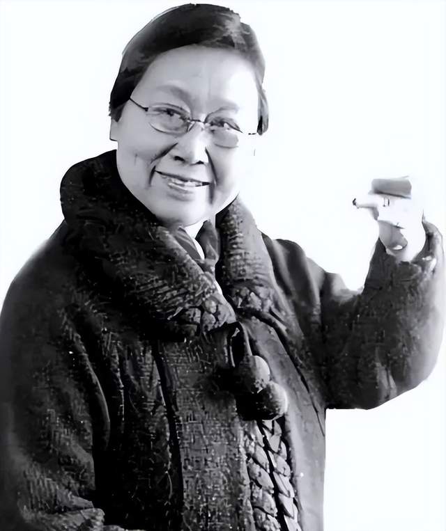 国家非物质文化遗产阎派代表,师承豫剧阎派艺术创始人阎立品先生,被称