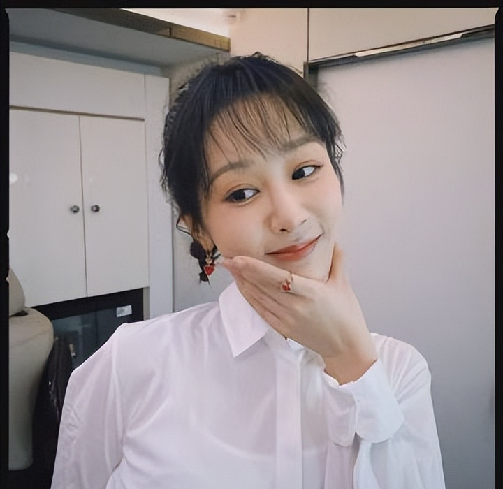 杨紫录制《你好星期六》，再现双马尾造型，网友直呼好有少女感休闲区蓝鸢梦想 - Www.slyday.coM