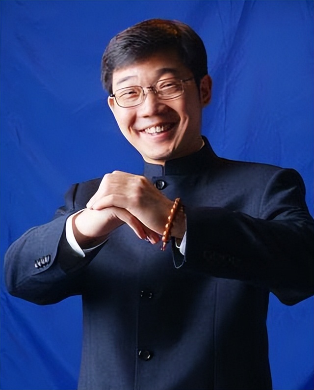 著名笑星大兵:原本他靠嘴吃饭,同样也因他的嘴,前途一败涂地休闲区蓝鸢梦想 - Www.slyday.coM 著名笑星大兵:原本他靠嘴吃饭,同样也因他的嘴,前途一败涂地休闲区蓝鸢梦想 - Www.slyday.coM