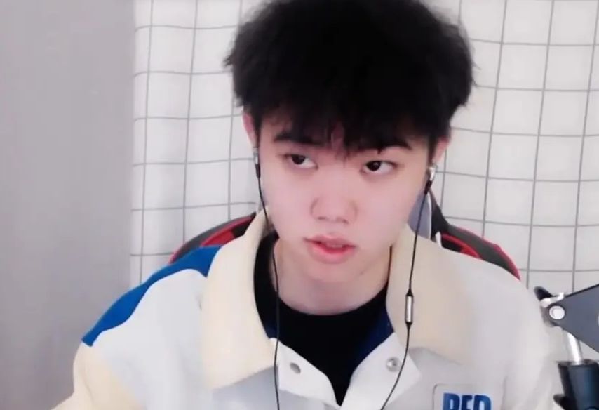 韩涵再创巅峰第一神话,虽时隔几十分钟被抢走,但仍旧欢乐无比休闲区蓝鸢梦想 - Www.slyday.coM 韩涵再创巅峰第一神话,虽时隔几十分钟被抢走,但仍旧欢乐无比休闲区蓝鸢梦想 - Www.slyday.coM