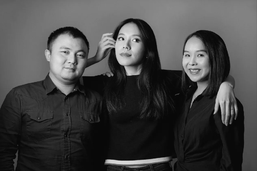 王屹芝不愧是百亿贵妇，就算穿着低调的服装，也掩盖不住气场休闲区蓝鸢梦想 - Www.slyday.coM