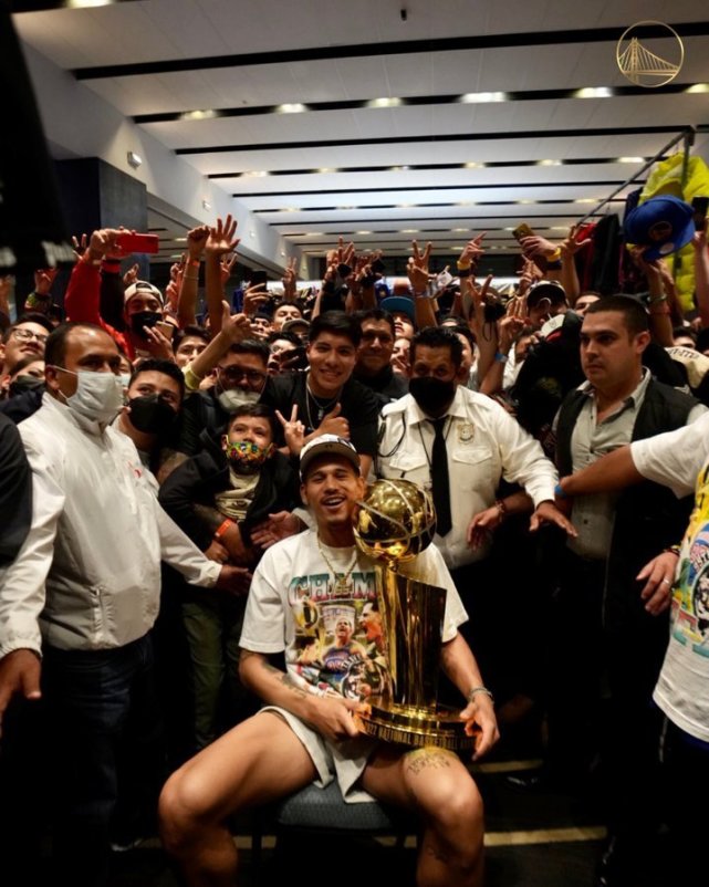 勇士官宣19人夏联名单！44号秀遭遇右脚骨折，两大龙套预计离队休闲区蓝鸢梦想 - Www.slyday.coM