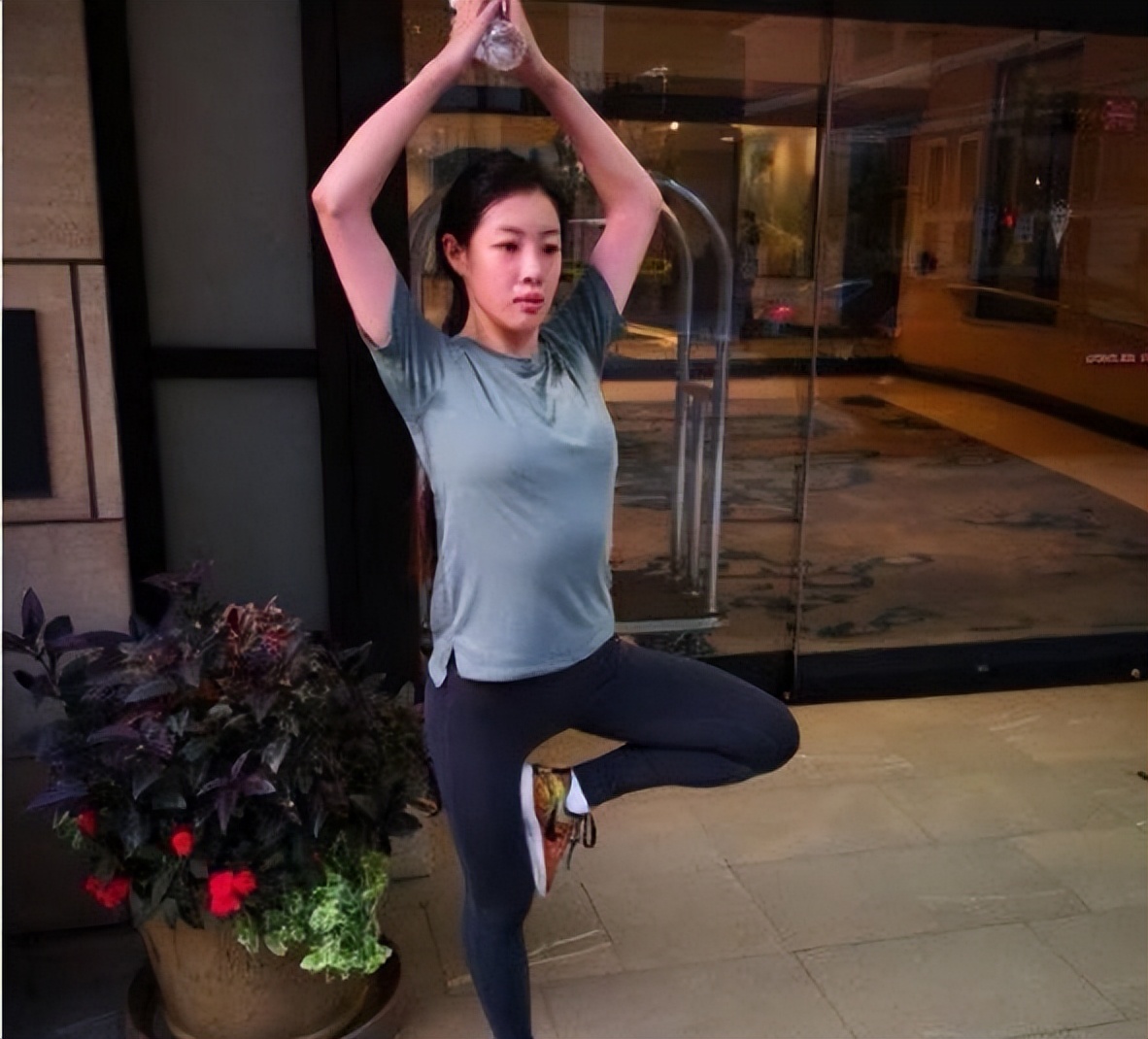 刘静尧生活照曝光平时爱好健身是一个喜欢动物的女学生