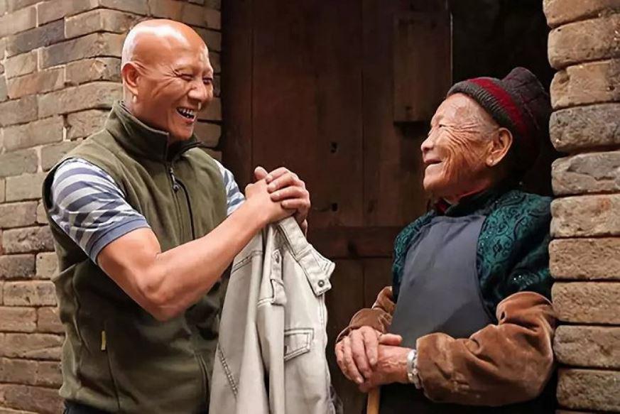 国宝级“反派”计春华:18岁因毁容当演员,他的牺牲远比你想得大休闲区蓝鸢梦想 - Www.slyday.coM 国宝级“反派”计春华:18岁因毁容当演员,他的牺牲远比你想得大休闲区蓝鸢梦想 - Www.slyday.coM