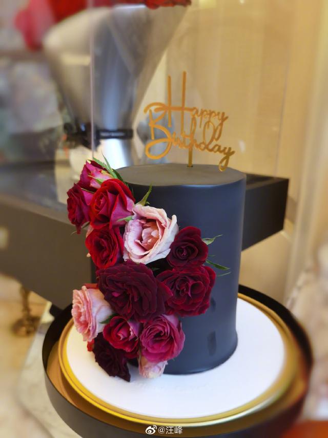 汪峰晒全家福庆生!章子怡素颜出镜状态好,大女儿颜值被夸上热搜休闲区蓝鸢梦想 - Www.slyday.coM 汪峰晒全家福庆生!章子怡素颜出镜状态好,大女儿颜值被夸上热搜休闲区蓝鸢梦想 - Www.slyday.coM