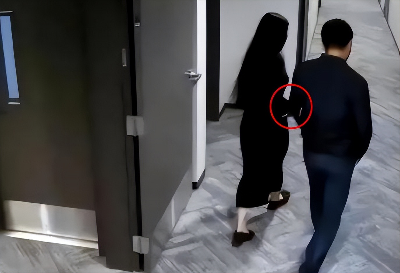 刘静尧生活照曝光:平时爱好健身,是一个喜欢动物的女学生